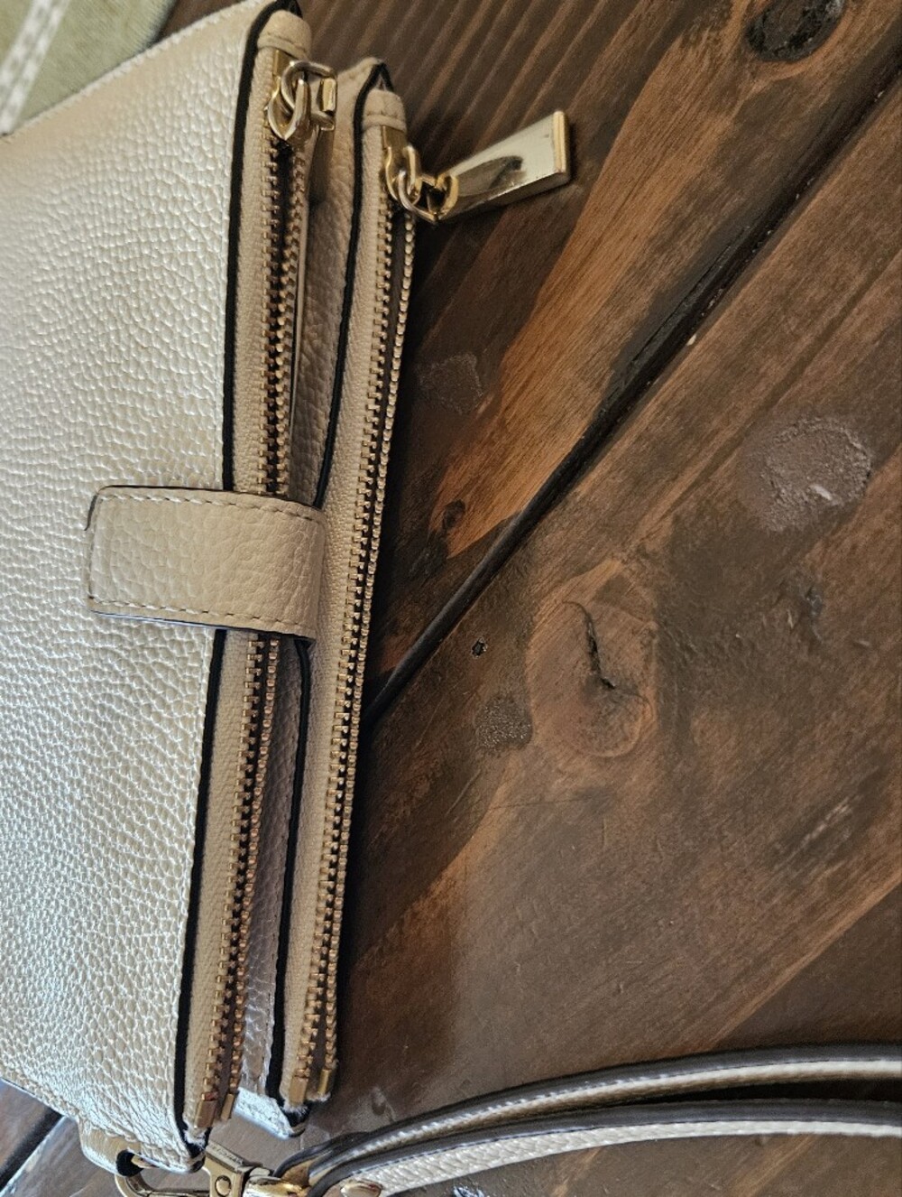 Michael Kors Cream Pebbled Leather Wallet with Gold Logo - Picture 5 of 6